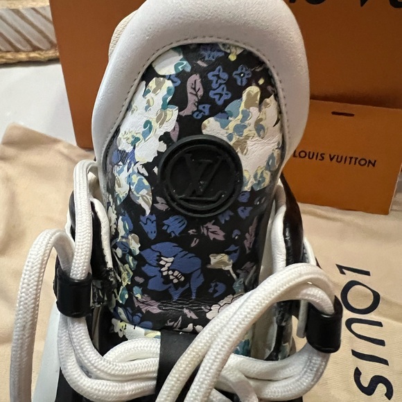 Louis Vuitton Women Archlight Trainer - Picture 11 of 11